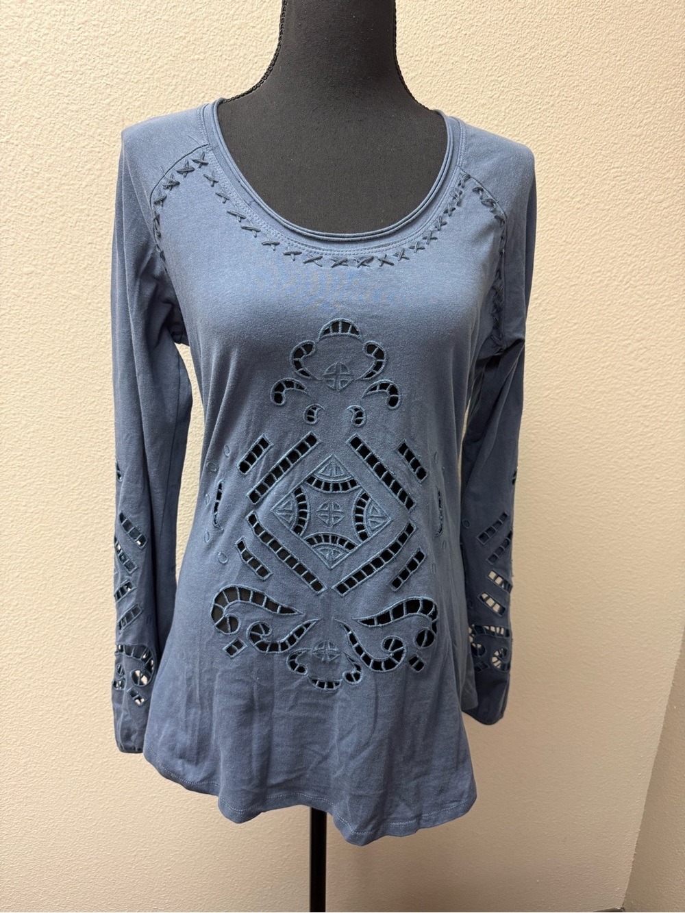Monoreno L Slate Blue Embroidered Cutout Long Sleeve Boho Tunic Top Artsy - Picture 2 of 11